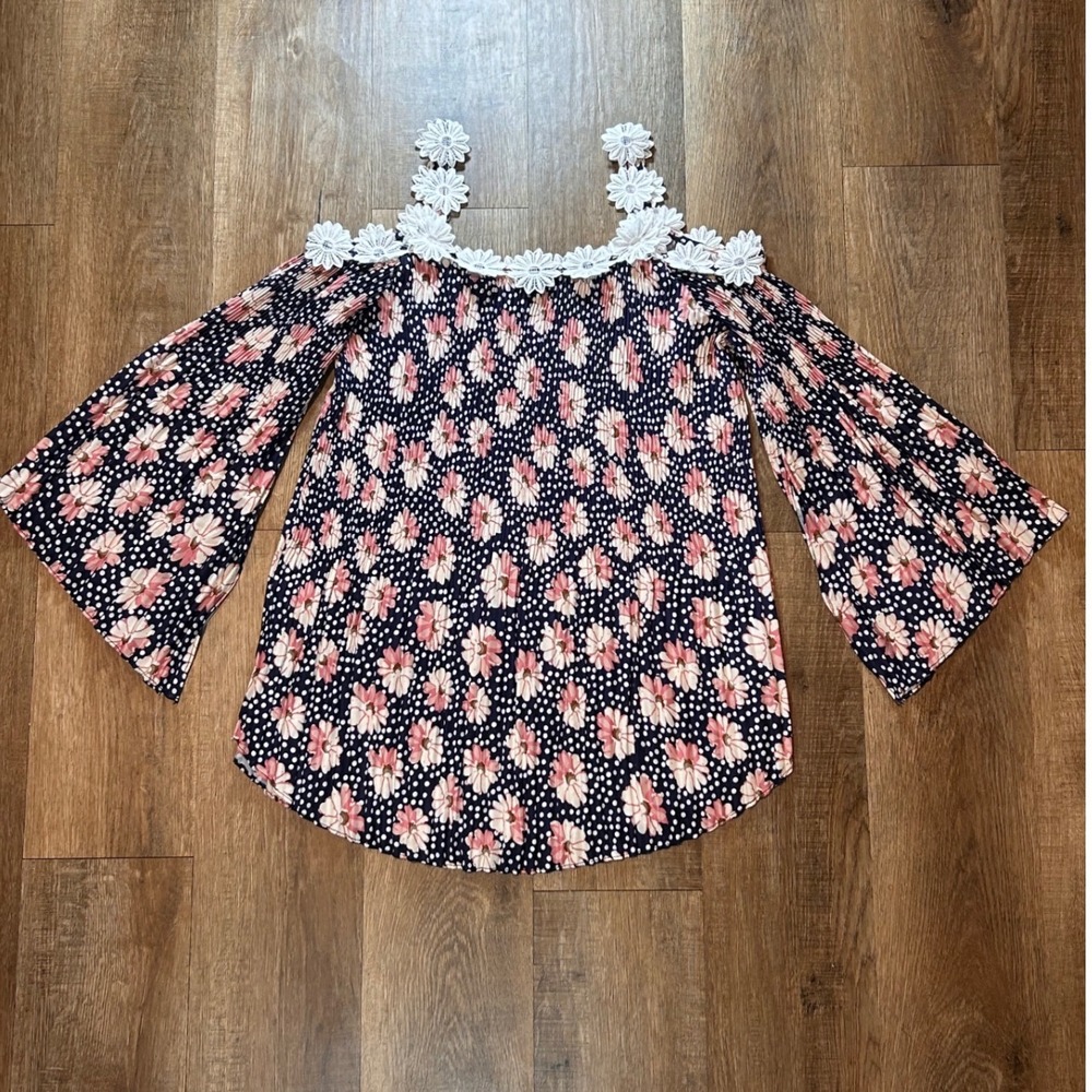 Kate & Mallory Navy Floral Polka Dot Pleated Cold Shoulder Blouse Small Boho